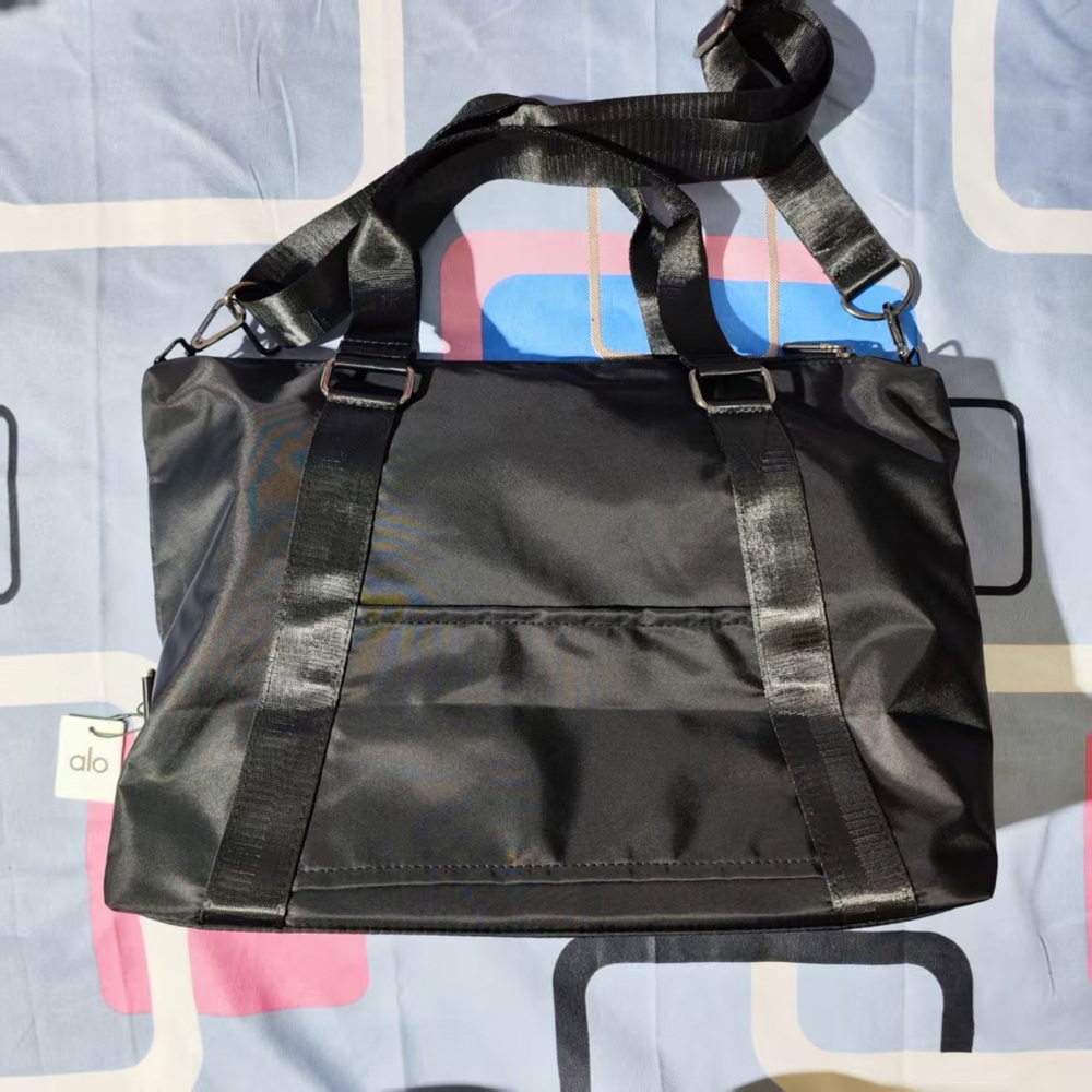 🏖️ Outdoor black large capacity ALO YOGA shoulder bag, very useful - Picture 4 of 5